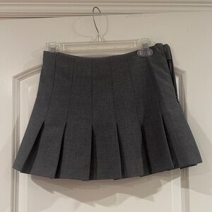 Gray pleat mini skirt